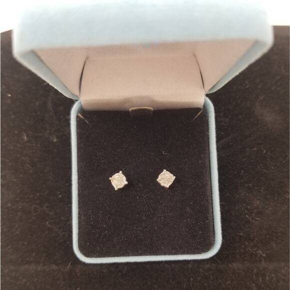 1/4 Carat Diamond Round Earring in  Gift Box Jewelry Gift Anniversary NEW in Box - Picture 1 of 6